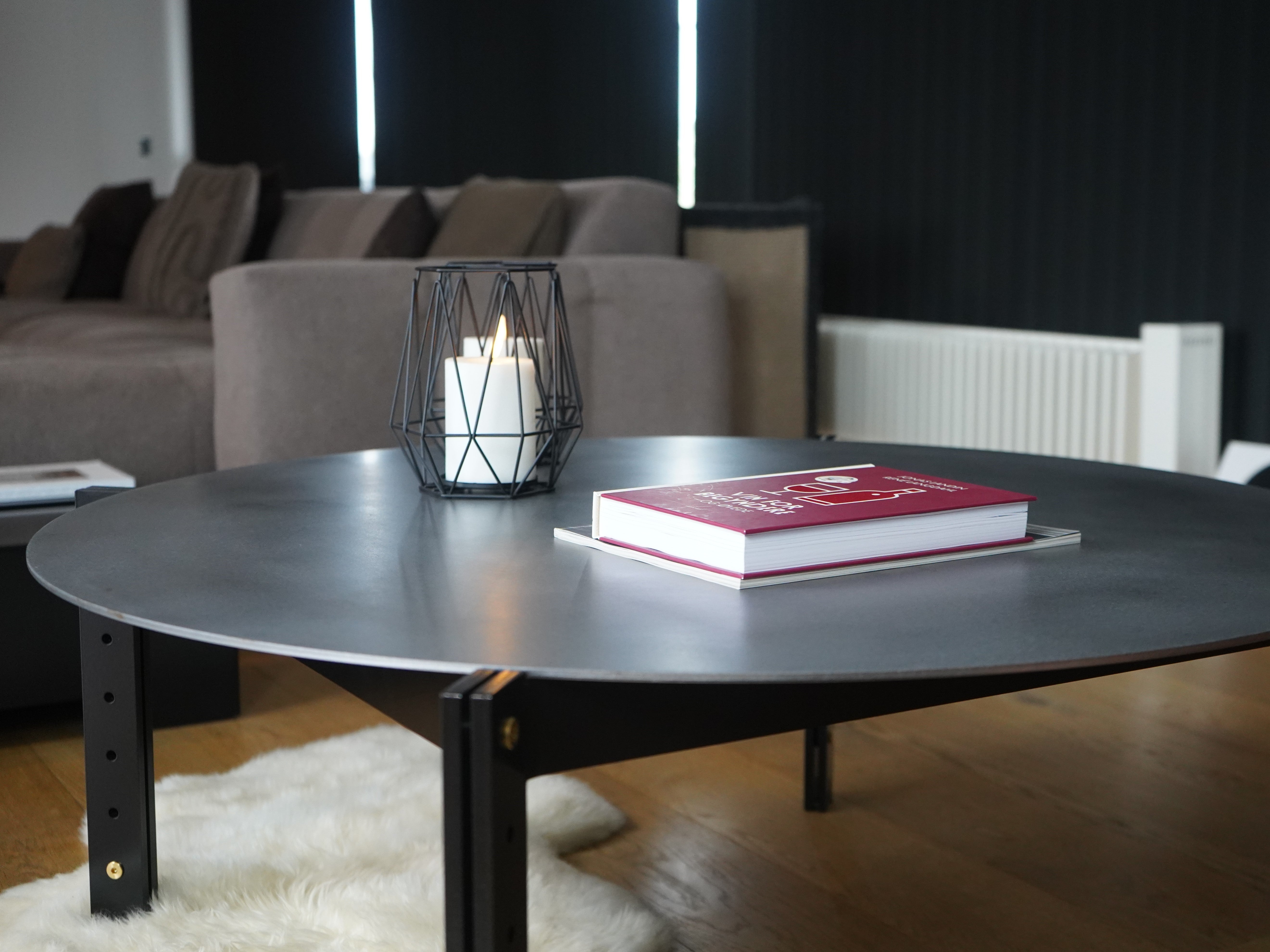 AXIS-rund-sofabord-raa-staal4-no