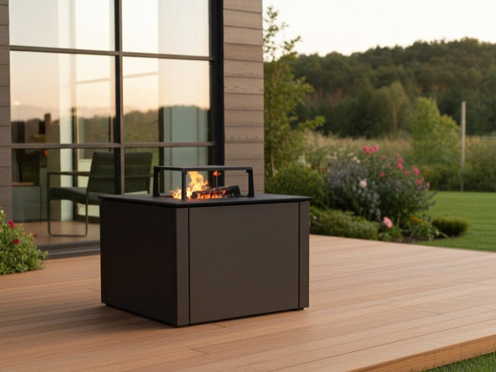 Bålgrill i svartlakkert stål CUBY – 60 × 60 × 40 cm