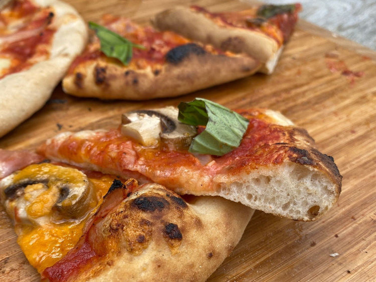 Pizzadej-luftig-sproed-baalgrill-no