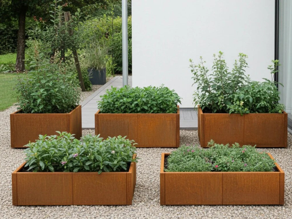 Rektangulært byJEMA CUBY høybed i cortenstål til blomster og planter i hage