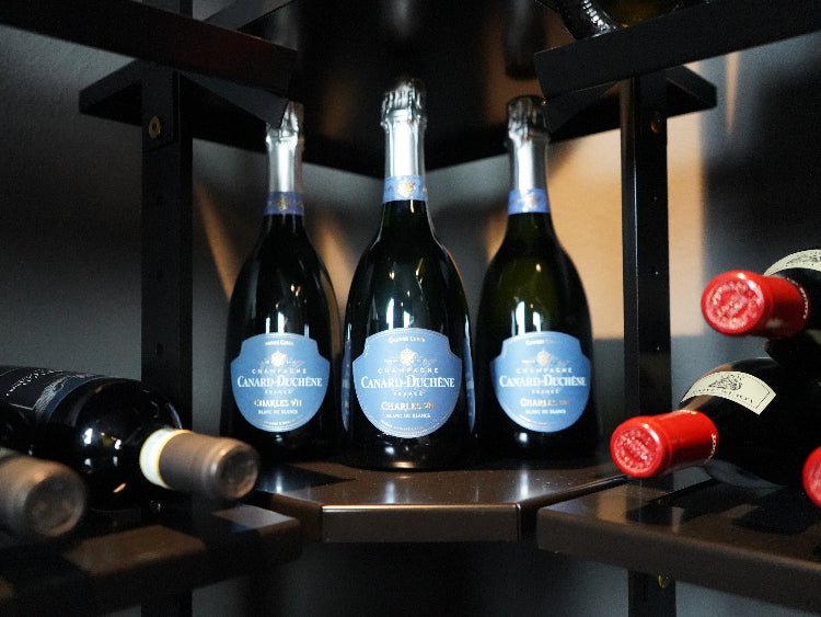 AXIS vinreol i sortlakkert stål med oppbevaring av champagneflasker