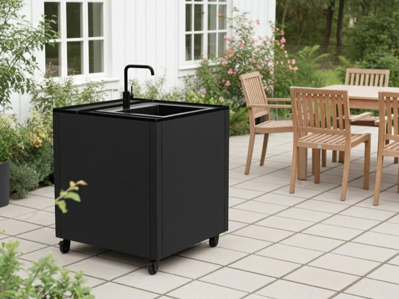 Mobil vaskmodul i svartlakkert stål med hjul