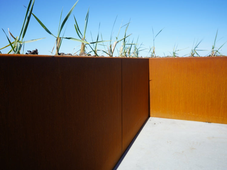 detalje-cortenstaal-vinkel-plantekasse-no