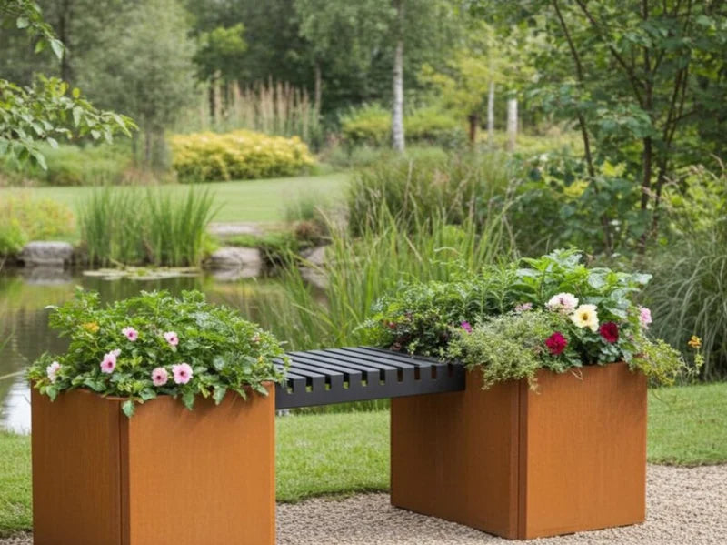 Moderne EDGY benkesett med plantekasser og benk