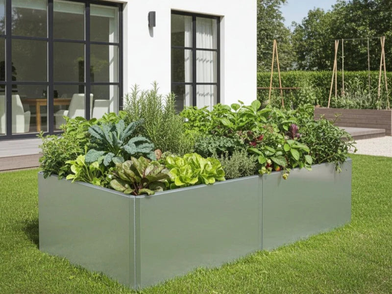 Rektangulært EDGY høybed i galvanisert stål med grønnsaker