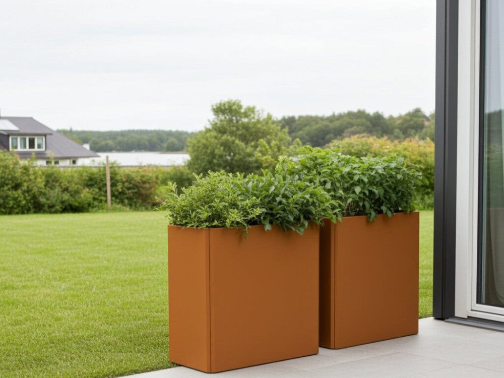 EDGY plantekasse i cortenstål i høy kompakt modell satt sammen som modul