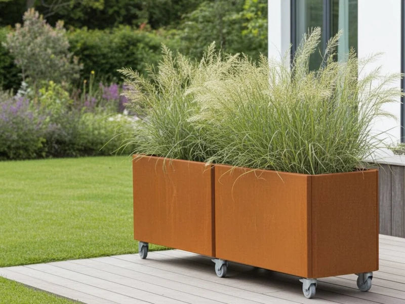 EDGY lav plantekasse i cortenstål med hjul
