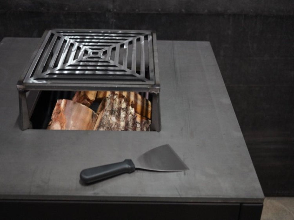 Grillspatel med ergonomisk håndtak og stålblad