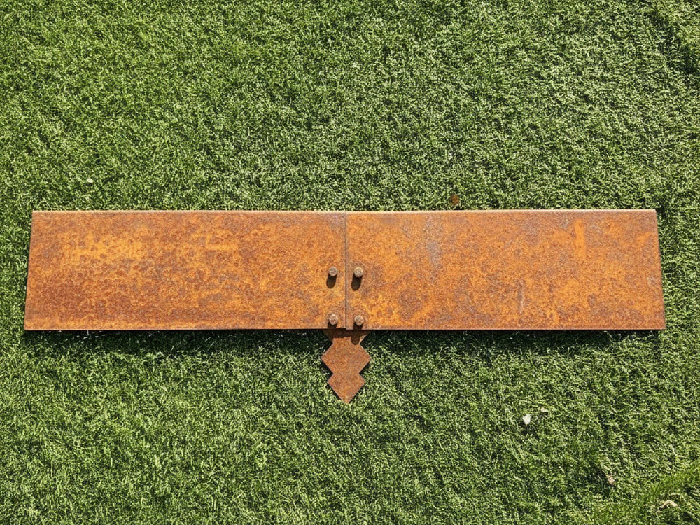Hagekant i cortenstål montert med samlespyd og ombuk