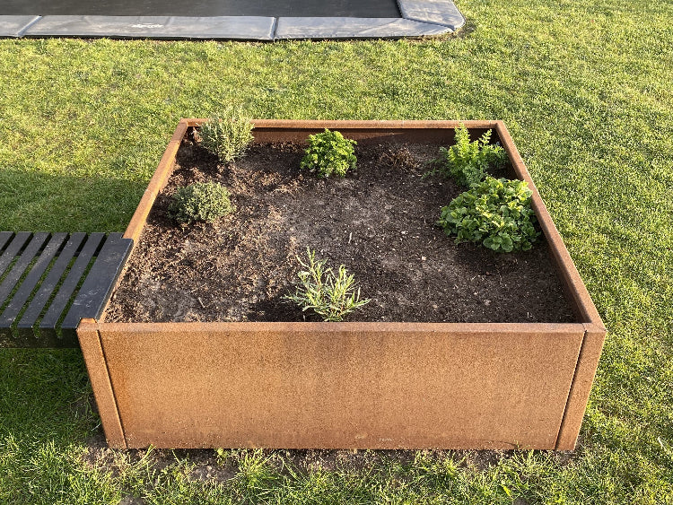 hoejbede-cortenstaal-cuby1-no