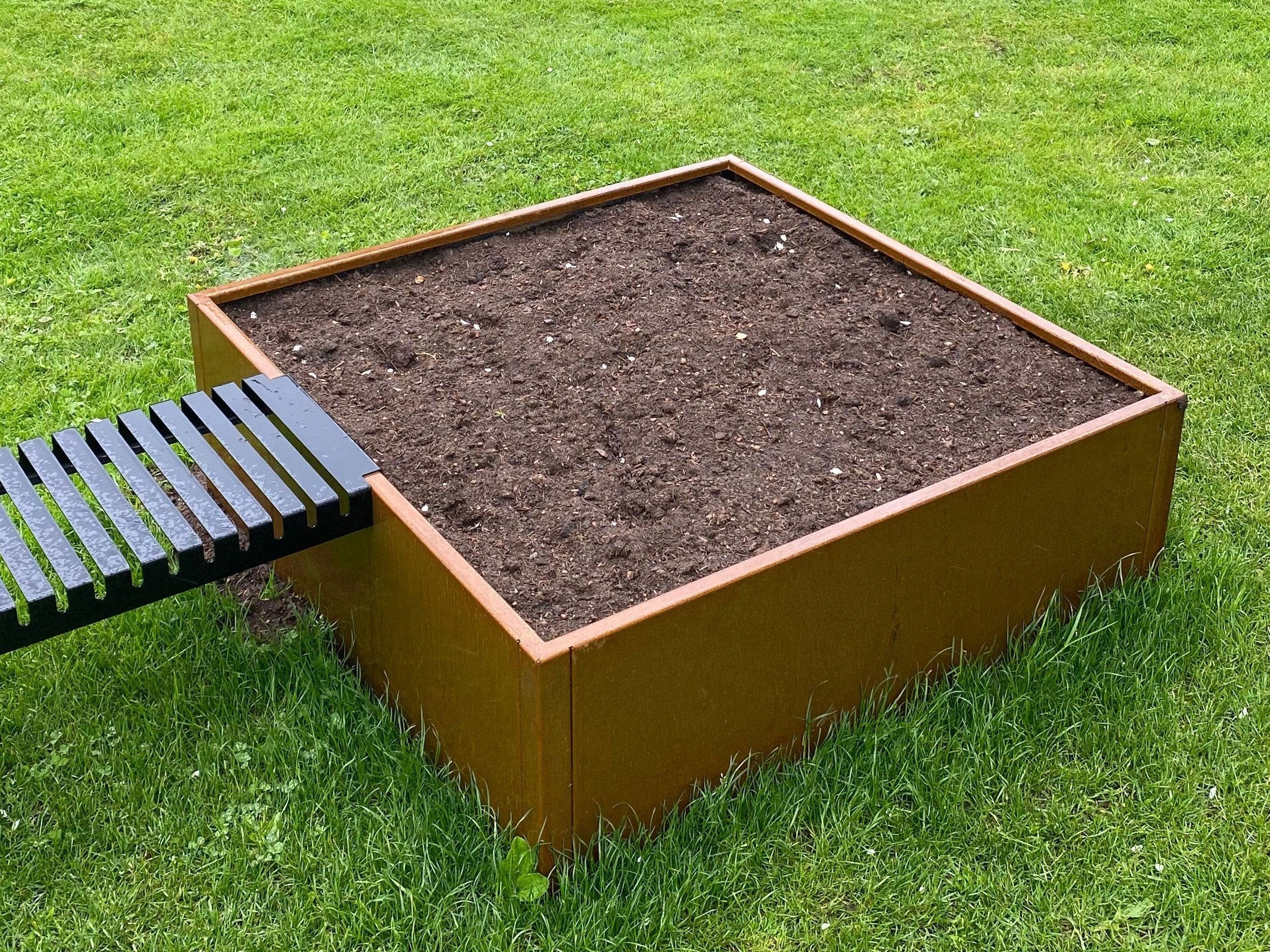 hoejbede-cortenstaal-cuby3-no