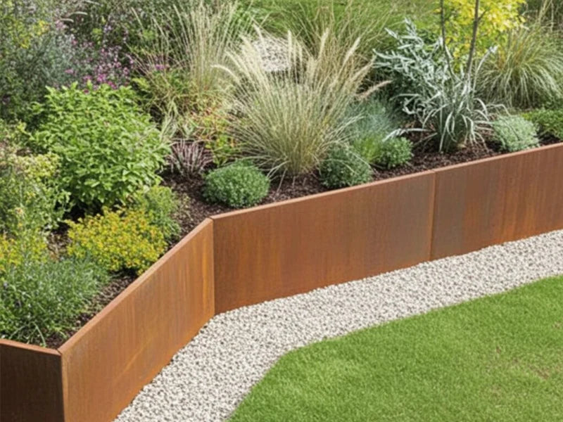 Innvendig hjørne 45 grader til støttemur i cortenstål i plantebed