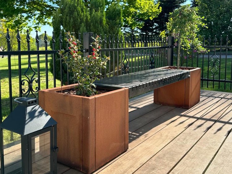 Cortenstål på treterrasse eller fliser