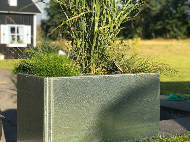 Blomsterkasser i galvanisert stål i EDGY-design