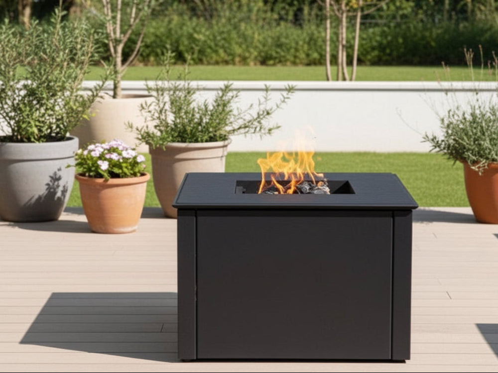 Bålgrill i svartlakkert stål CUBY – 60 × 60 × 40 cm