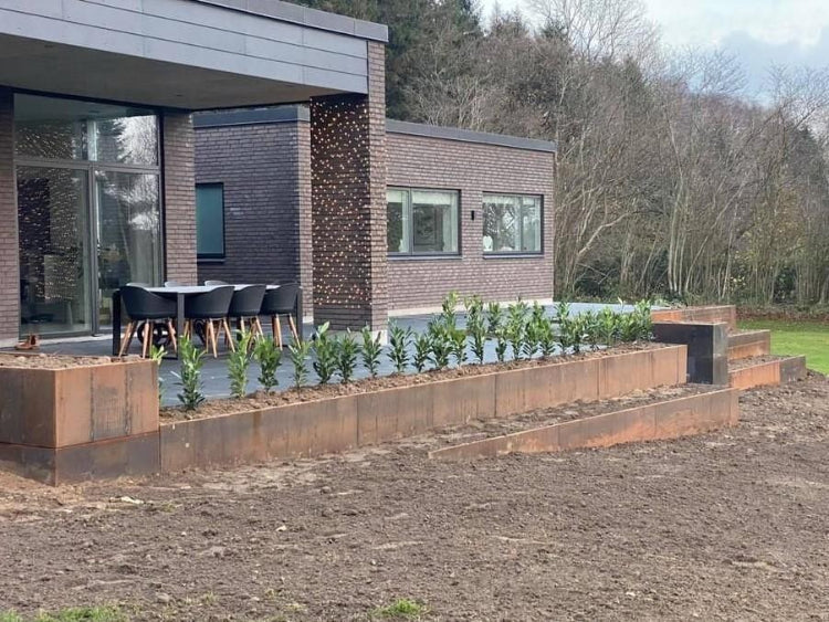 Cortenstaal-stottemur-planter-no