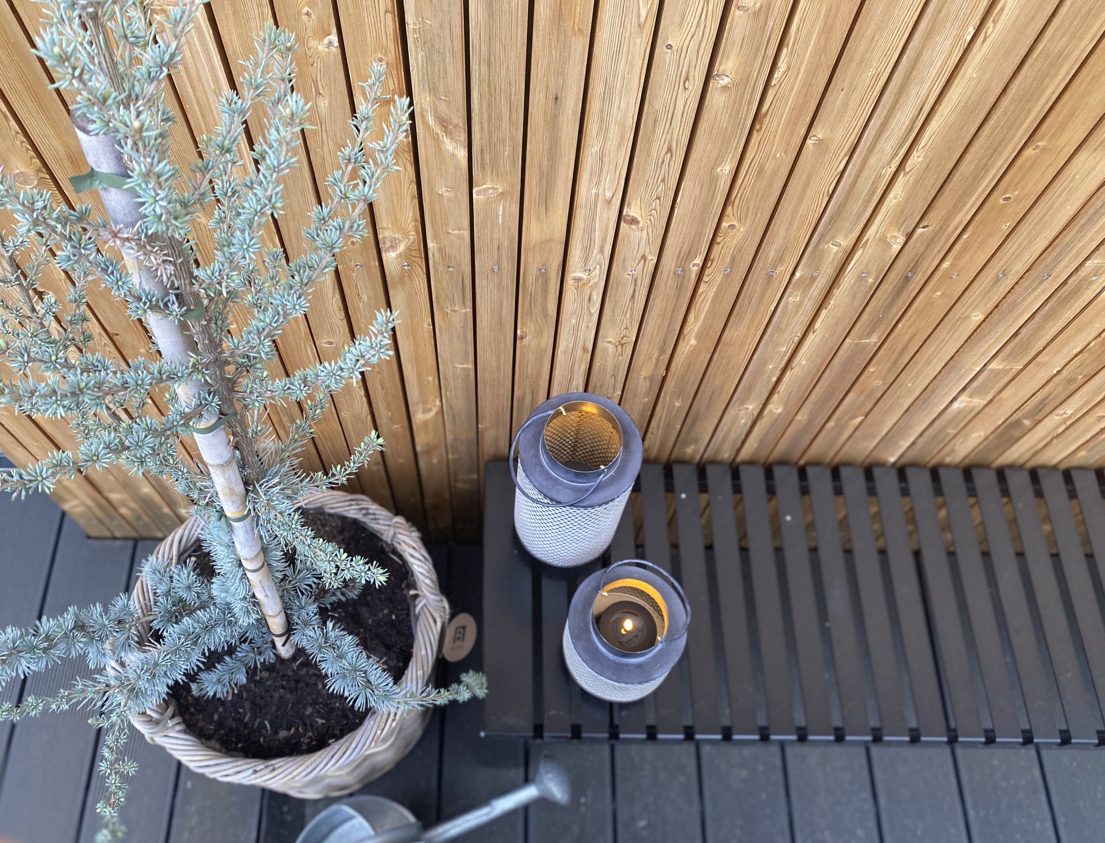 Havebaenk-cedertrae-sortlakeret-no