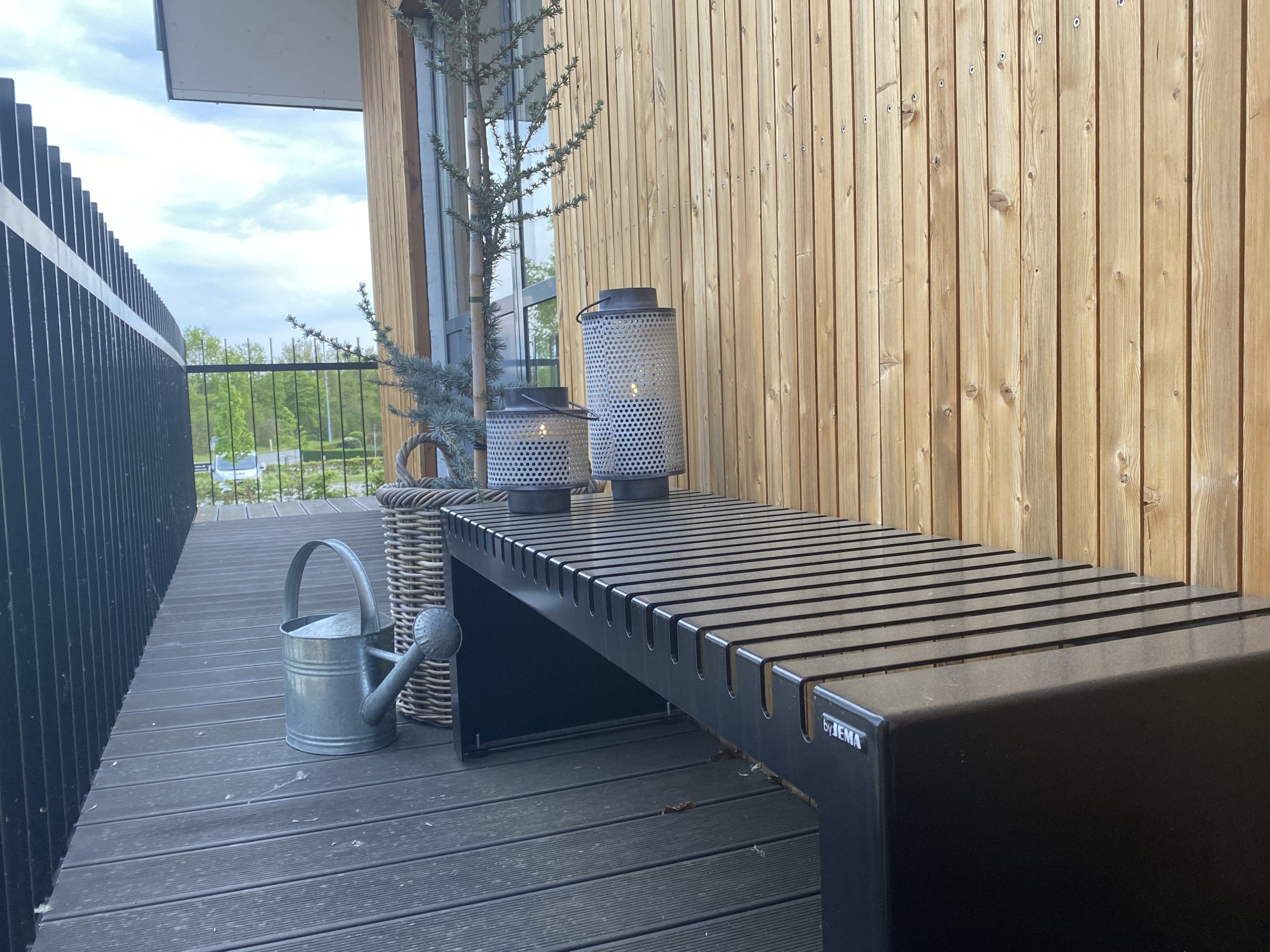 Havebaenk-cedertrae-sortlakeret1-no