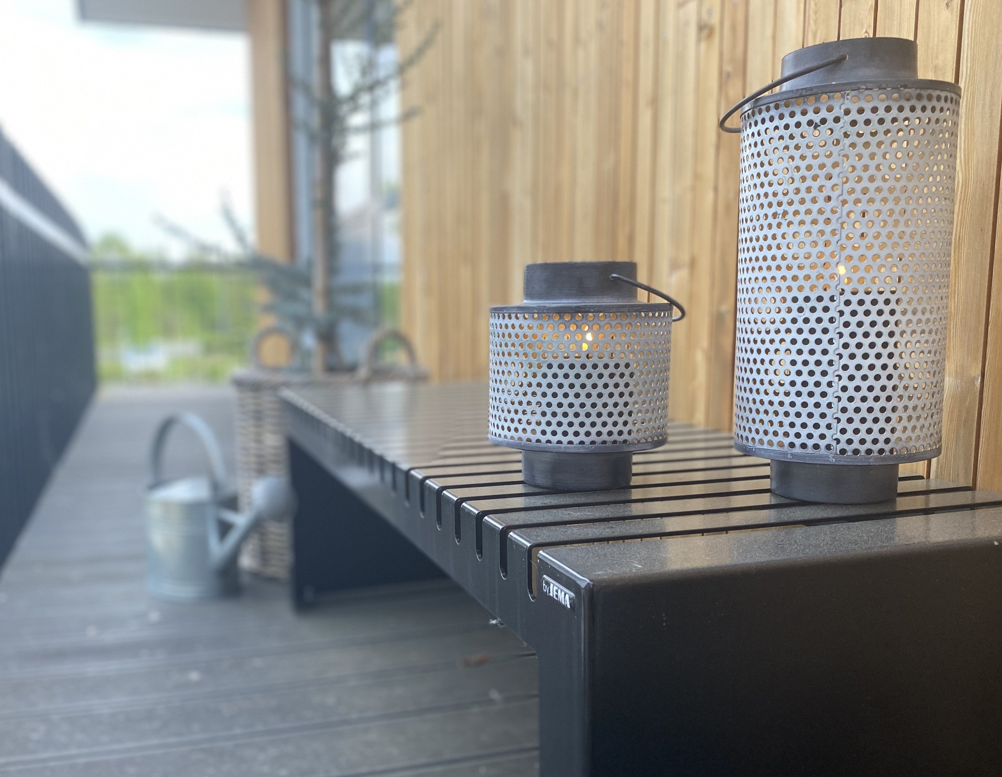 Havebaenk-cedertrae-sortlakeret2-no