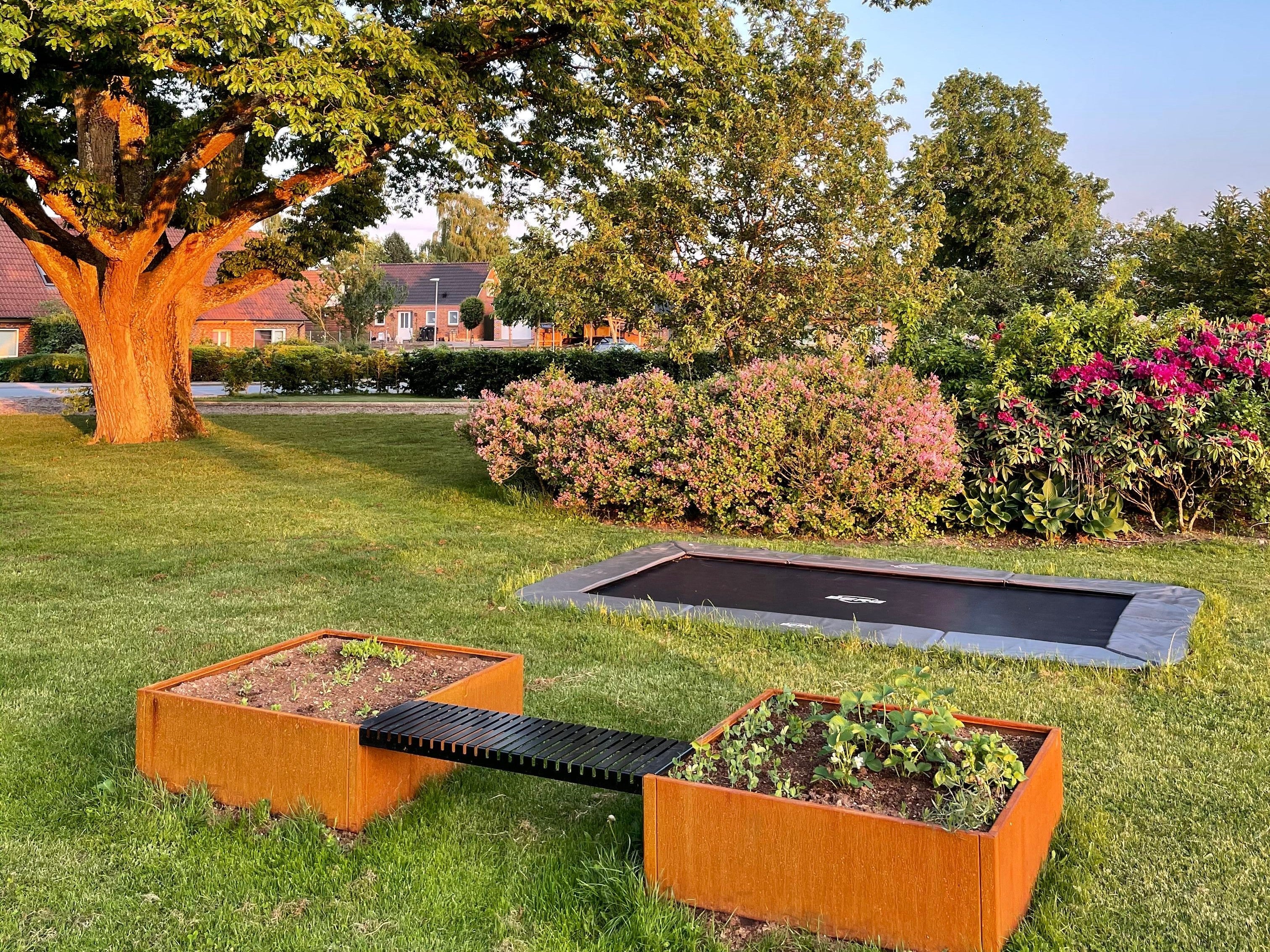 Hoejbede-cortenstaal-have-no