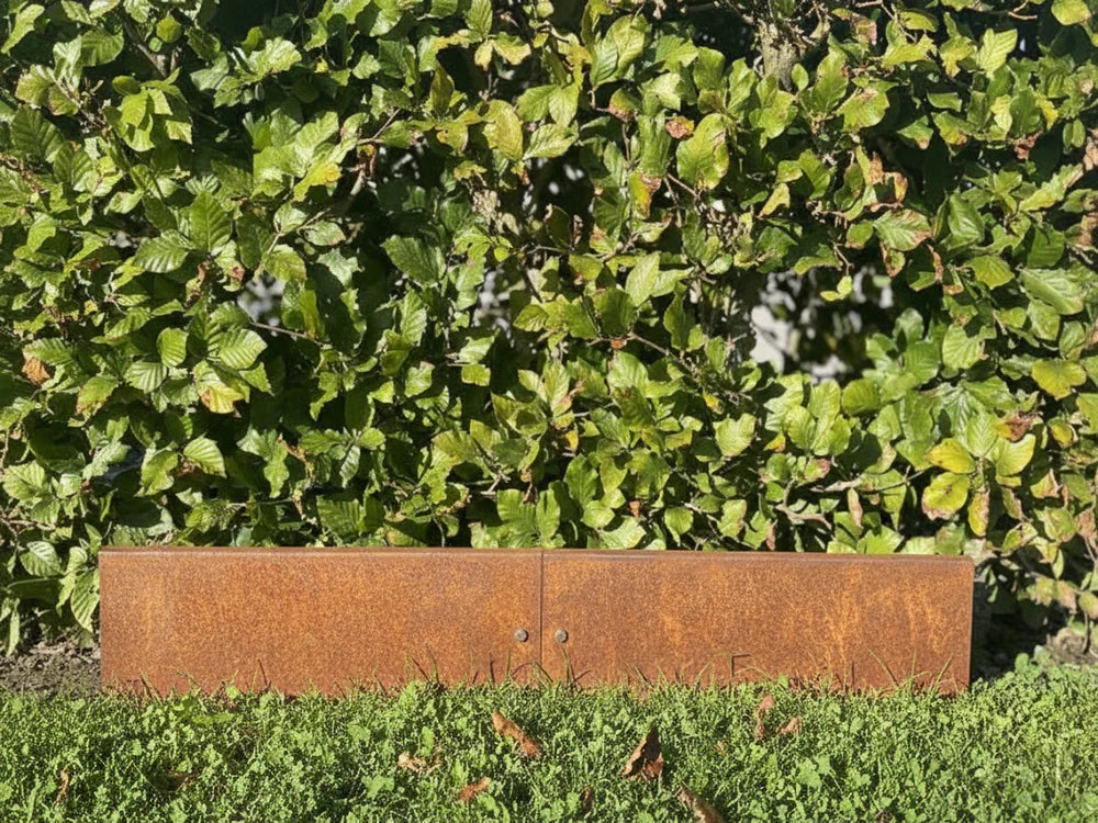 Bedkant i cortenstål med ombuk og skjult sammenkobling