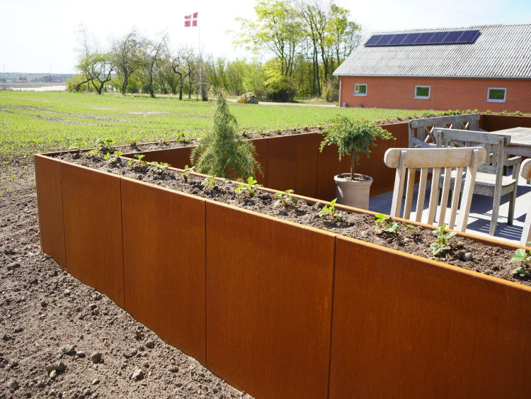 betonhuset-vinkel-plantekasse-cortenstaal-no