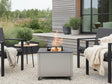 CUBY bålgrill i galvanisert stål i hyggelig loungeområde på terrasse