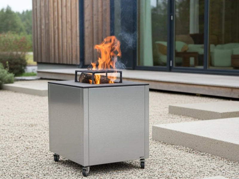 CUBY bålgrill i galvanisert stål med lokk i industriell miljø