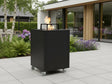 CUBY bålgrill i svart stål på moderne terrasse i nordisk hage