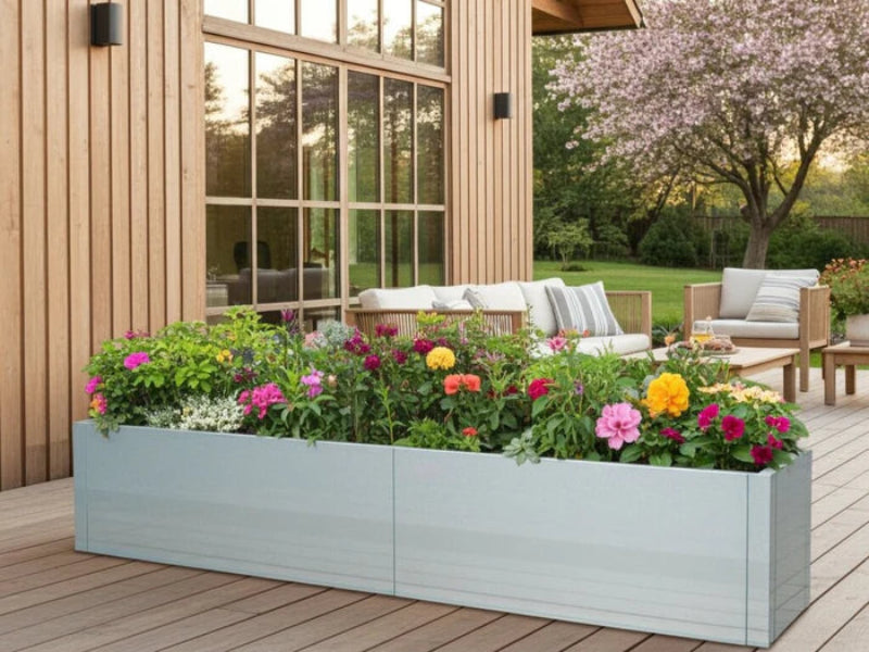 CUBY plantekasse i galvanisert stål med fargerike blomster