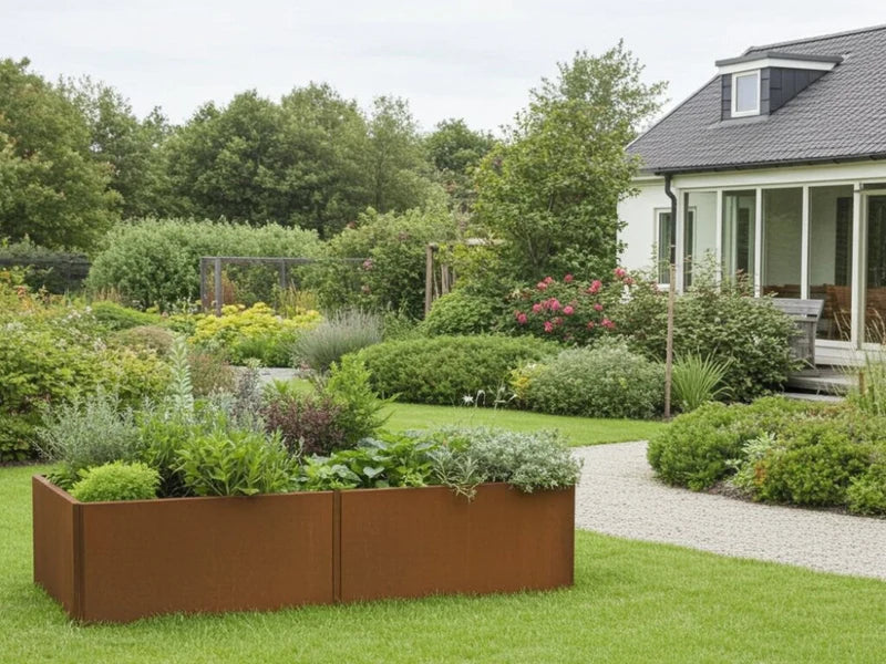 EDGY høybed i cortenstål i rektangulær form med variert beplantning