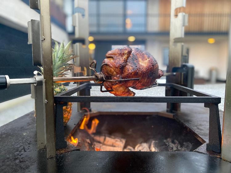 grillet-kylling-rotisserie-no