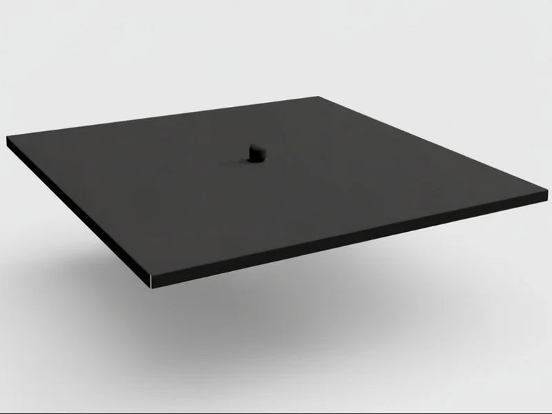 Lokk i svartlakkert stål med minimalistisk design