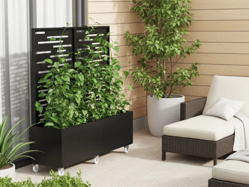 Flyttbar plantekasse i svart stål med espalier og hjul