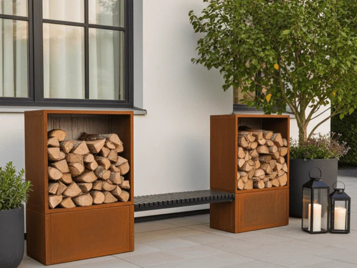 Vedlagring i cortenstål med integrert benk som moderne designelement